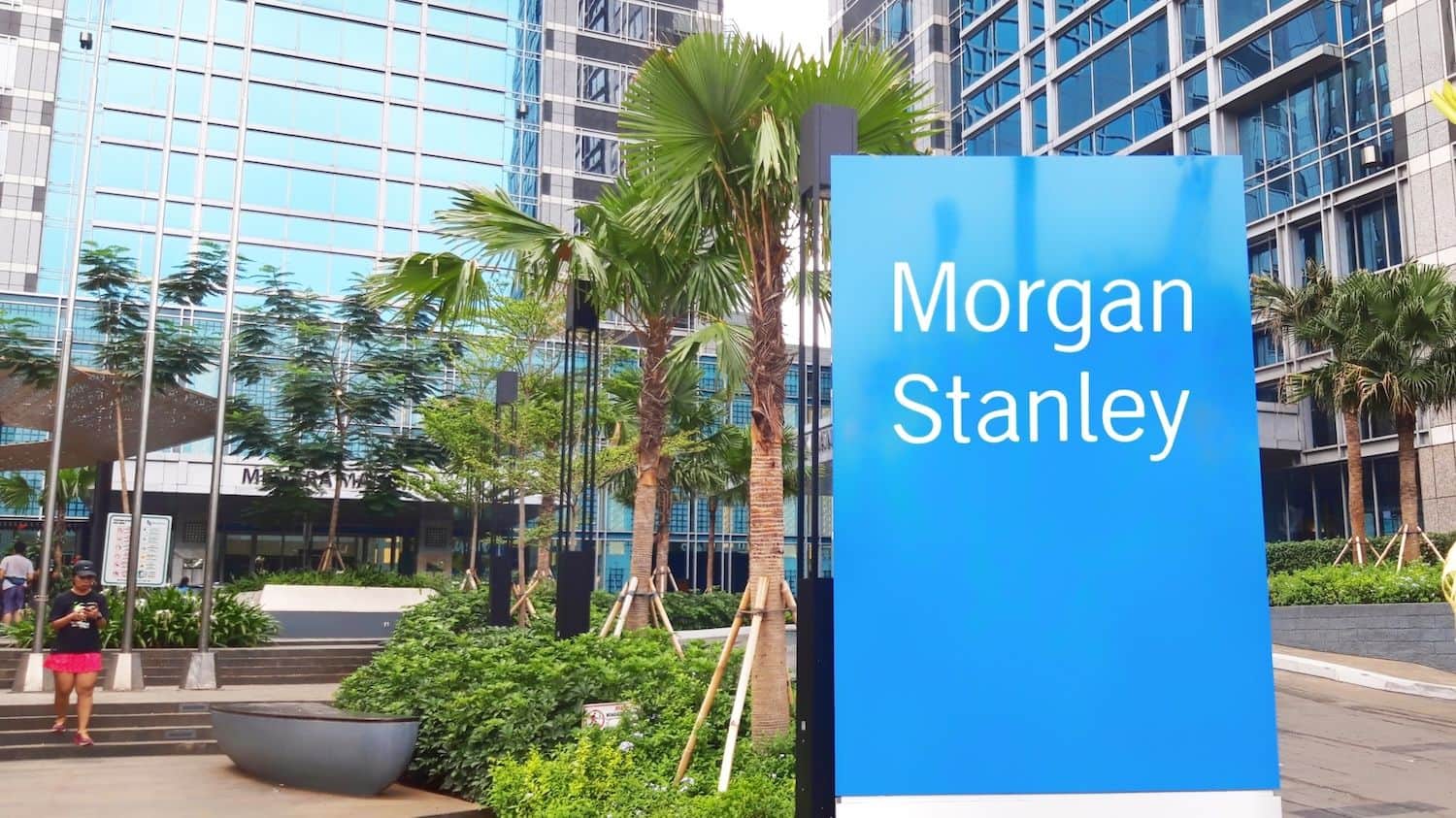 Wall Street XRP exposure persists near $1 after Morgan Stanley discloses positions in three ETFs (Image: Shutterstock)