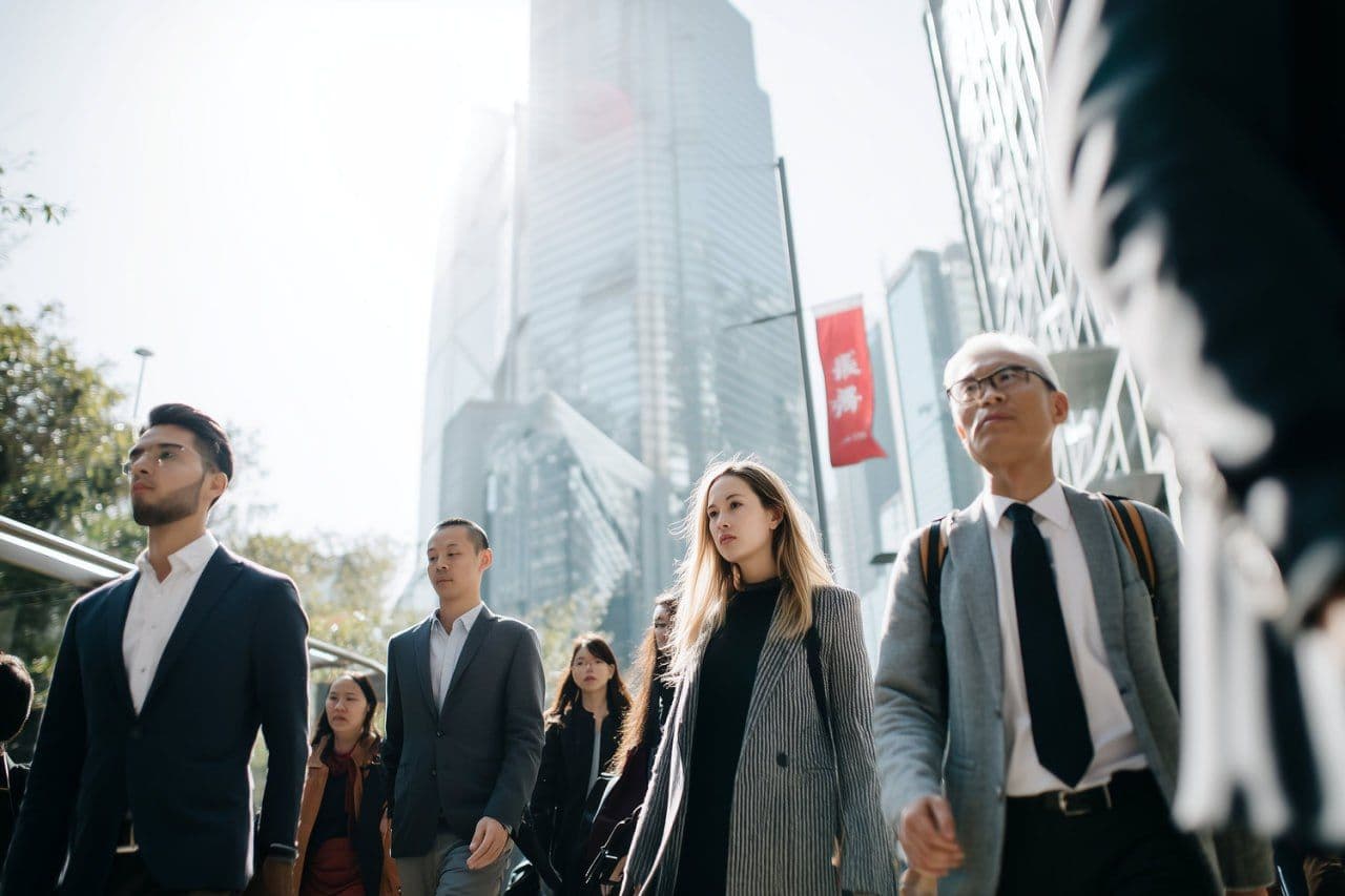 Hong Kong adopte le staking réglementé au milieu d'une répression mondiale
