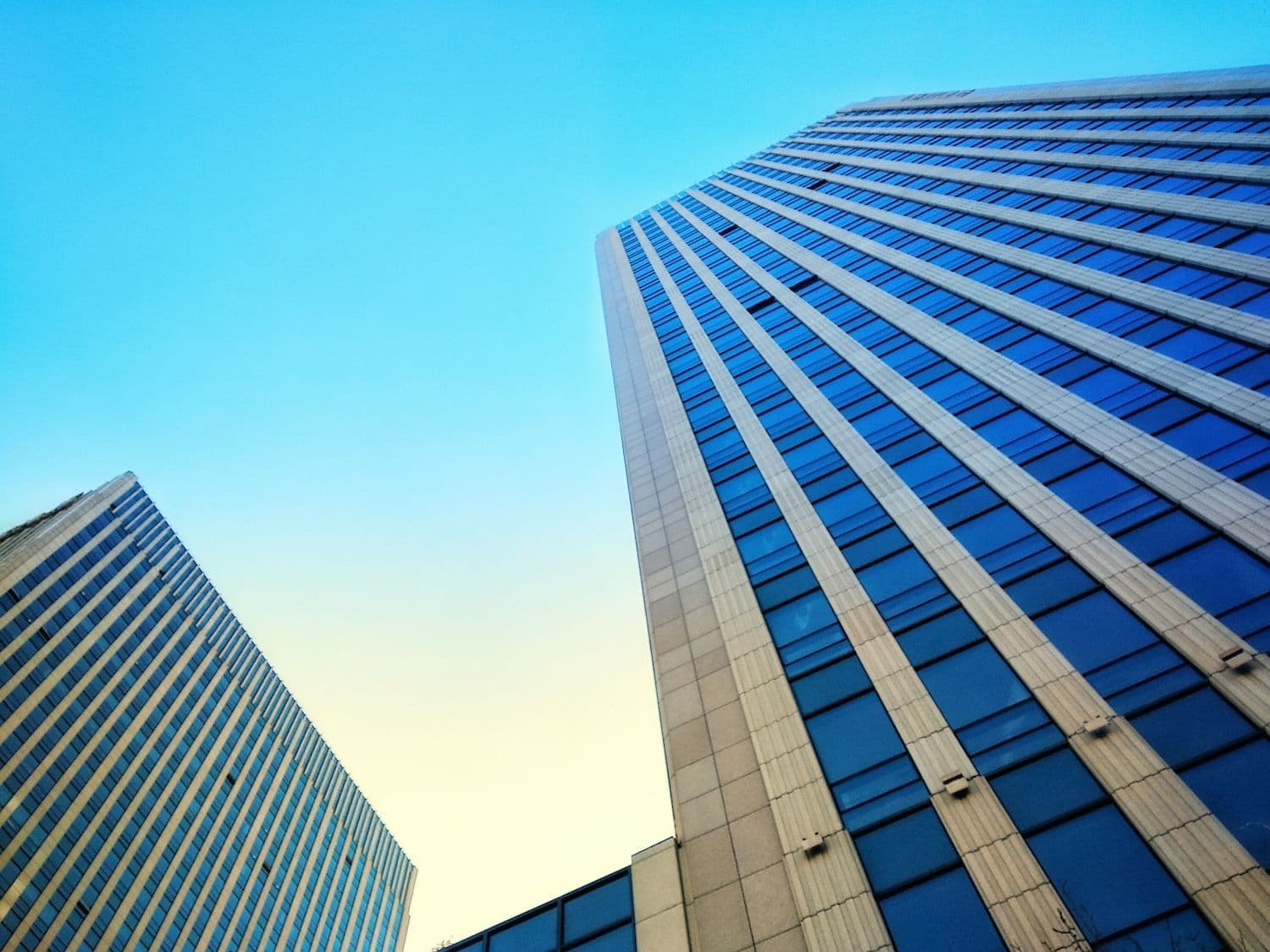 Michael Saylor's Strategy grades global banks at 32% Bitcoin adoption, framing the move as early but gaining speed. (Image: Shutterstock)