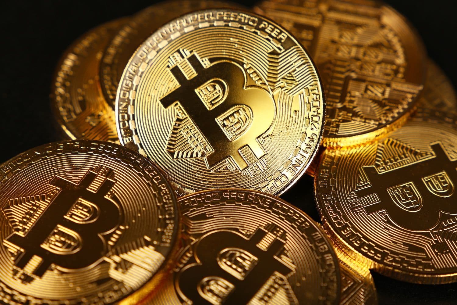 On-chain trackers spotted an eight-year-dormant wallet shifting 5,908 coins worth roughly $383 million, with no exchange in sight. (Image: Shutterstock)
