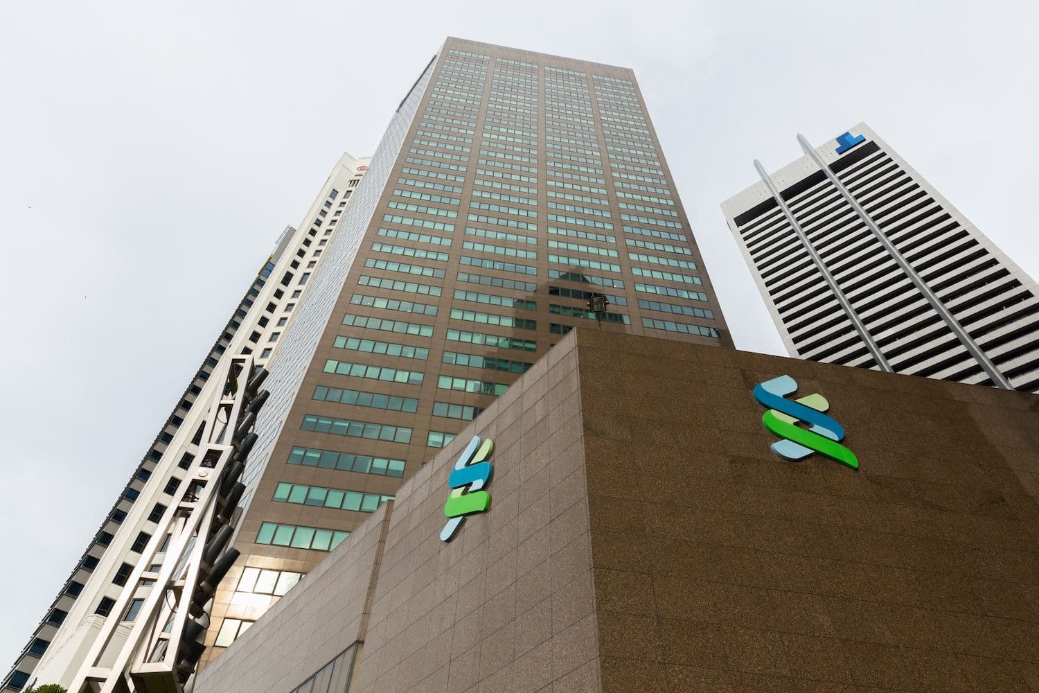 Bitcoin a $500.000, Ethereum a $40.000 entro il 2030, secondo Standard Chartered
