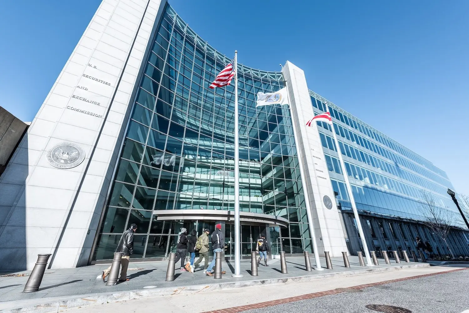 Аткінс скасовує бюлетень SEC 121, націлений на реформування правил випуску та торгівлі криптовалютою
