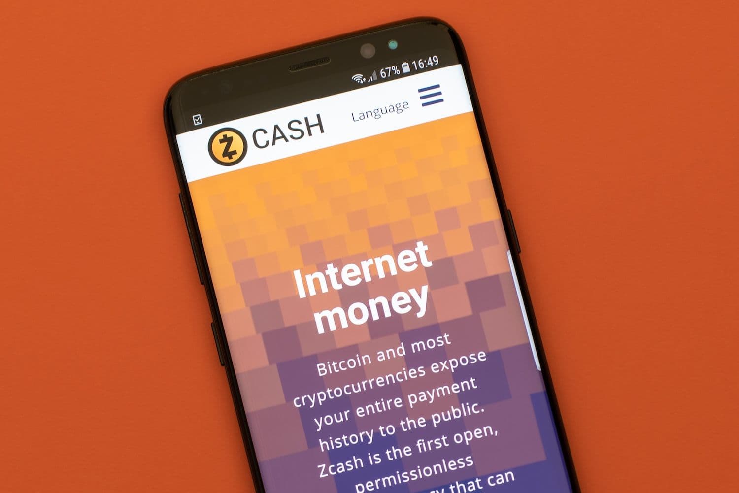 Zcash se aproxima da meta de US$ 500 enquanto indicadores técnicos sinalizam controle dos compradores
