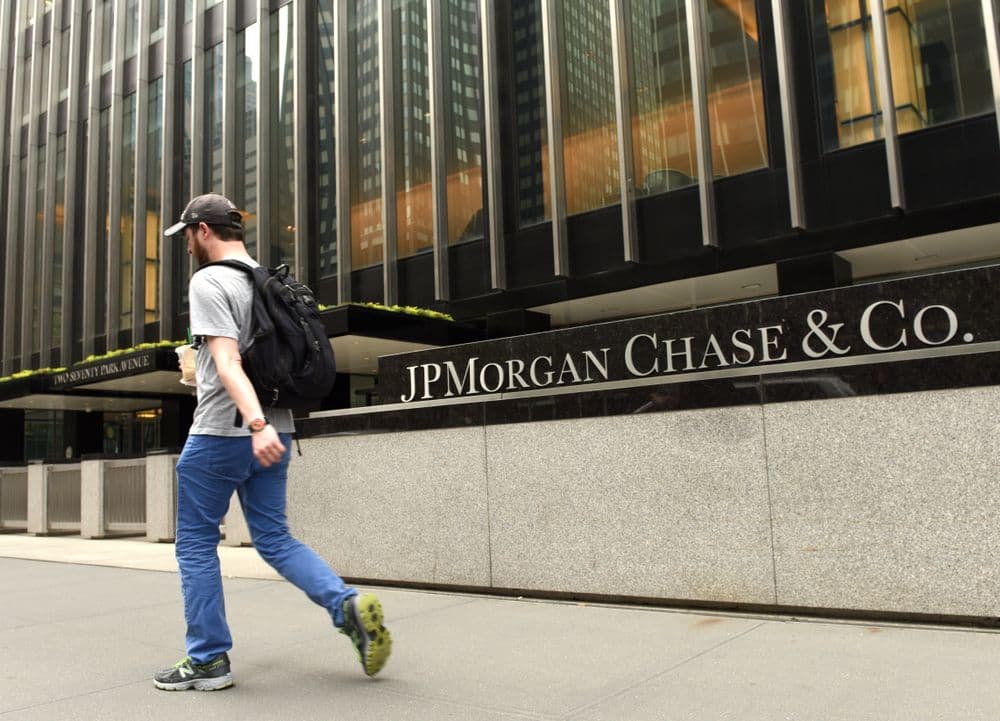 JPMorgan의 JPMD 상표 출원은 은행의 암호화폐 참여 증가를 보여주며, 스테이블코인, 거래 및 결제 서비스를 제공하려고 한다.
