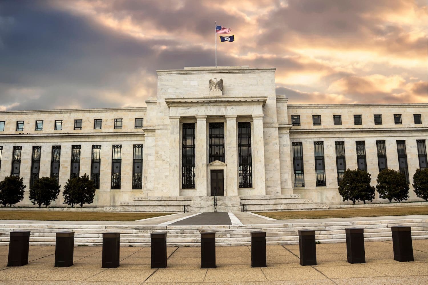 Trump Nominates Monetary Hawk Warsh As Fed Chair While Bitcoin Slides to $82,000