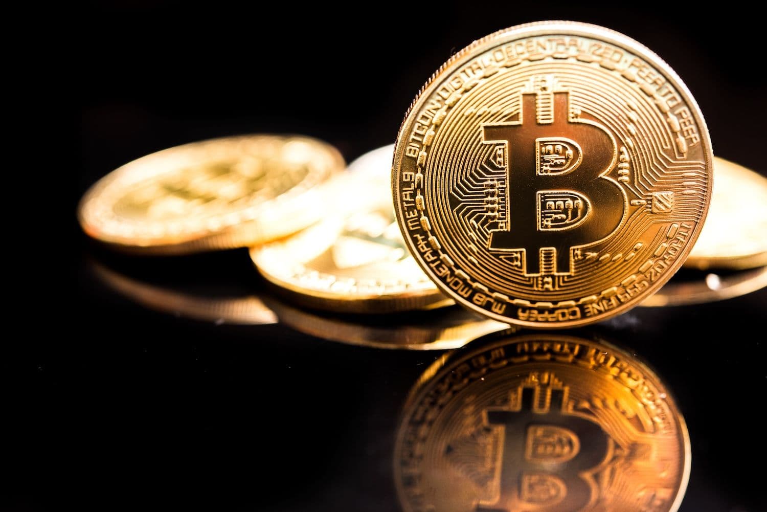 Fresh figures from analytics watchers point to a quiet retreat among the biggest wallets, with the pattern lining up against the previous major downturn. (Image: Shutterstock)