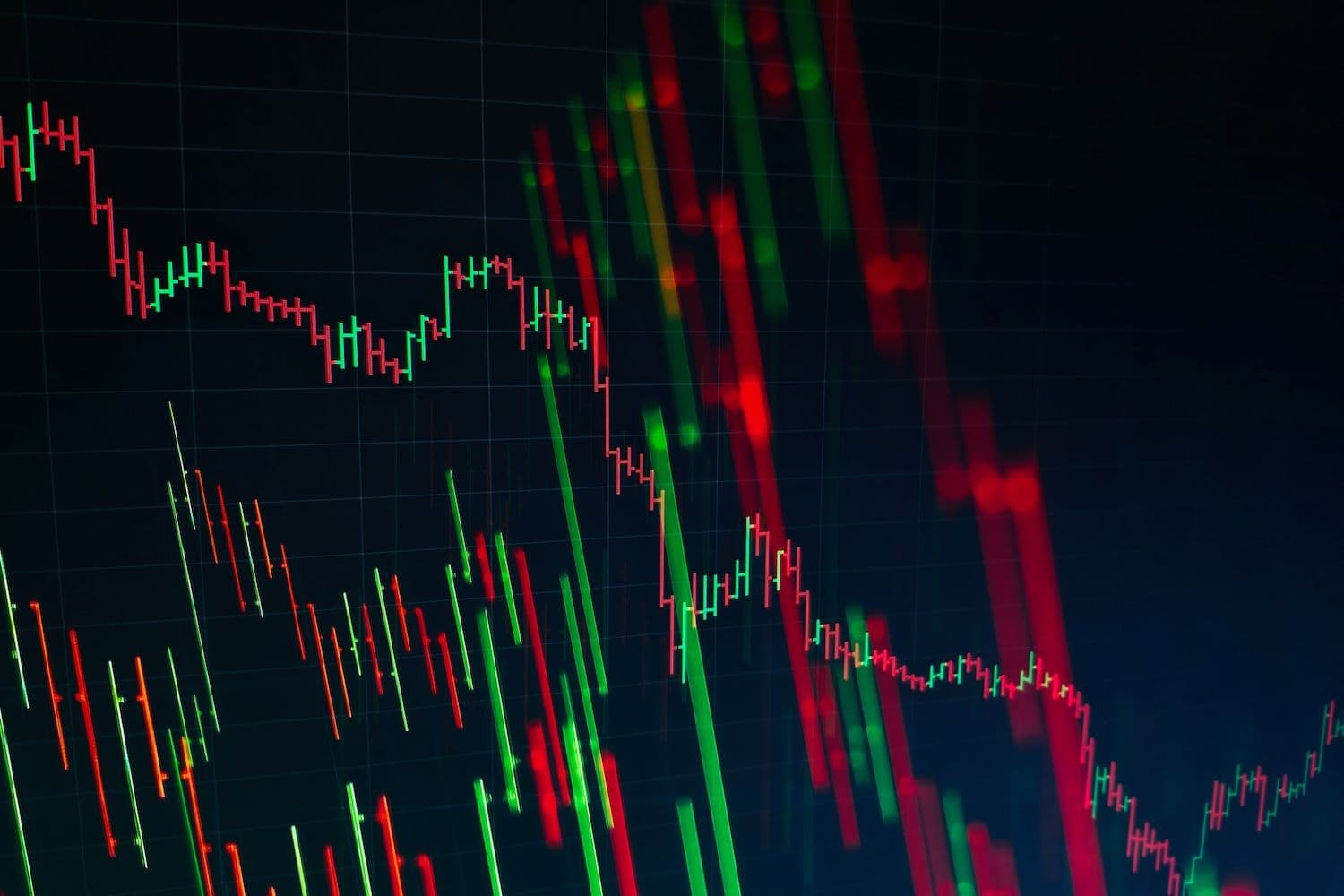 AAVE drops sharply despite strong buyer demand as traders watch for a potential rebound from oversold levels. (Image: Shutterstock)