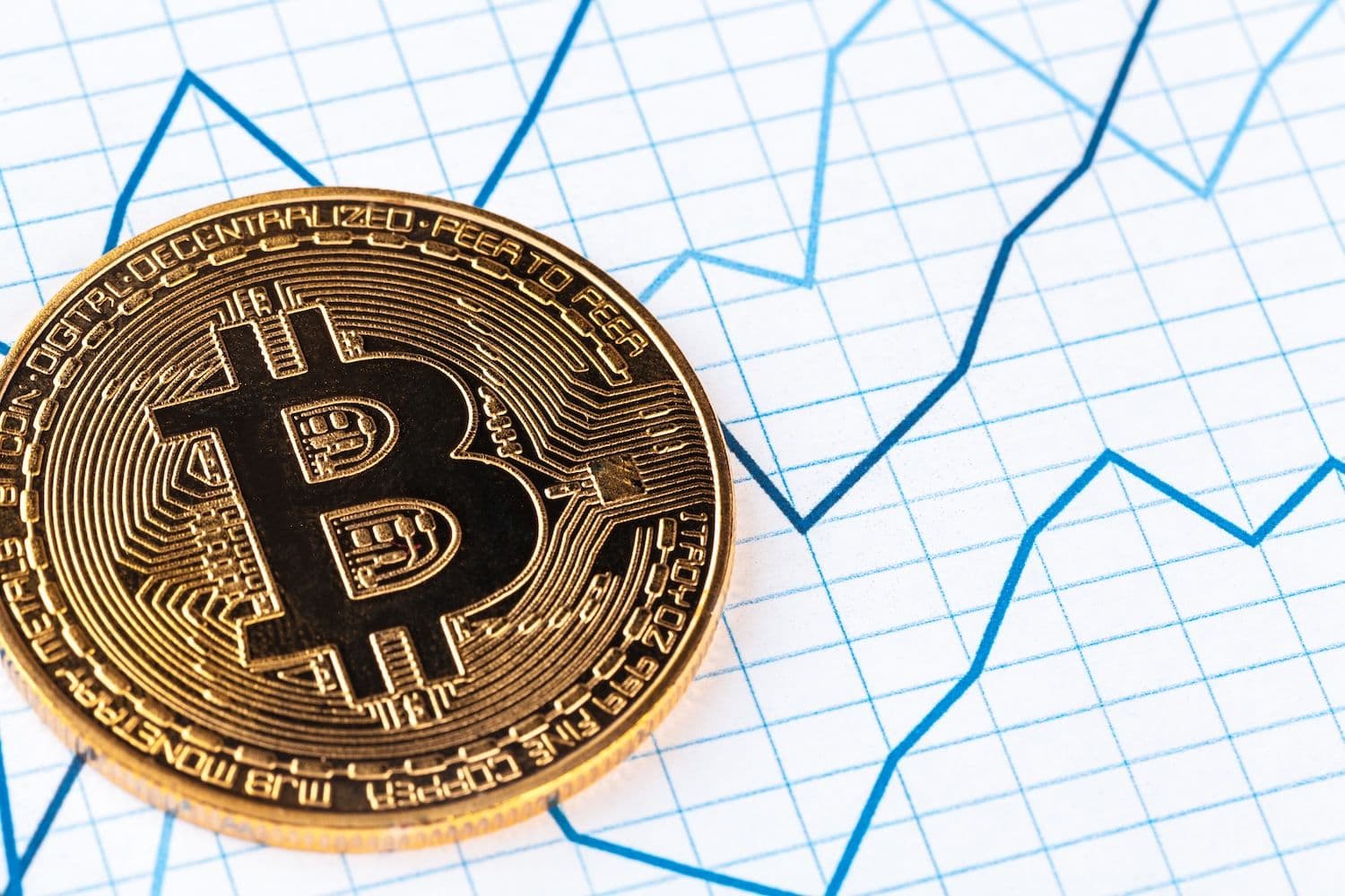 FxPro tied a break of $83,000 to a quick drop toward $80,000 before Bitcoin slid to about $82,800 with oil above $102 (Image: Shutterstock)