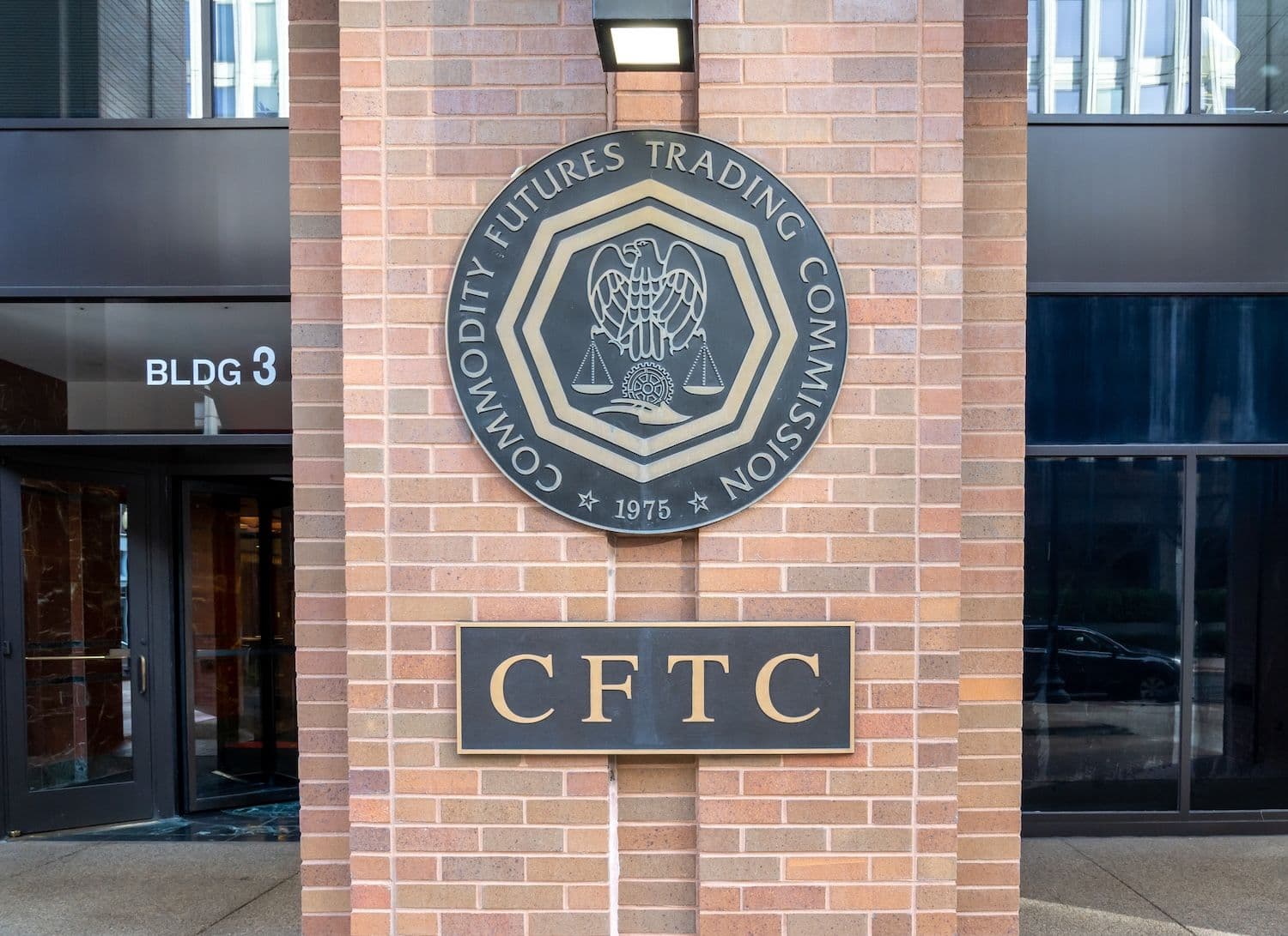 CFTC Keert Koers om, Verwelkomt Offshore Crypto Handelsplatforms Weer

