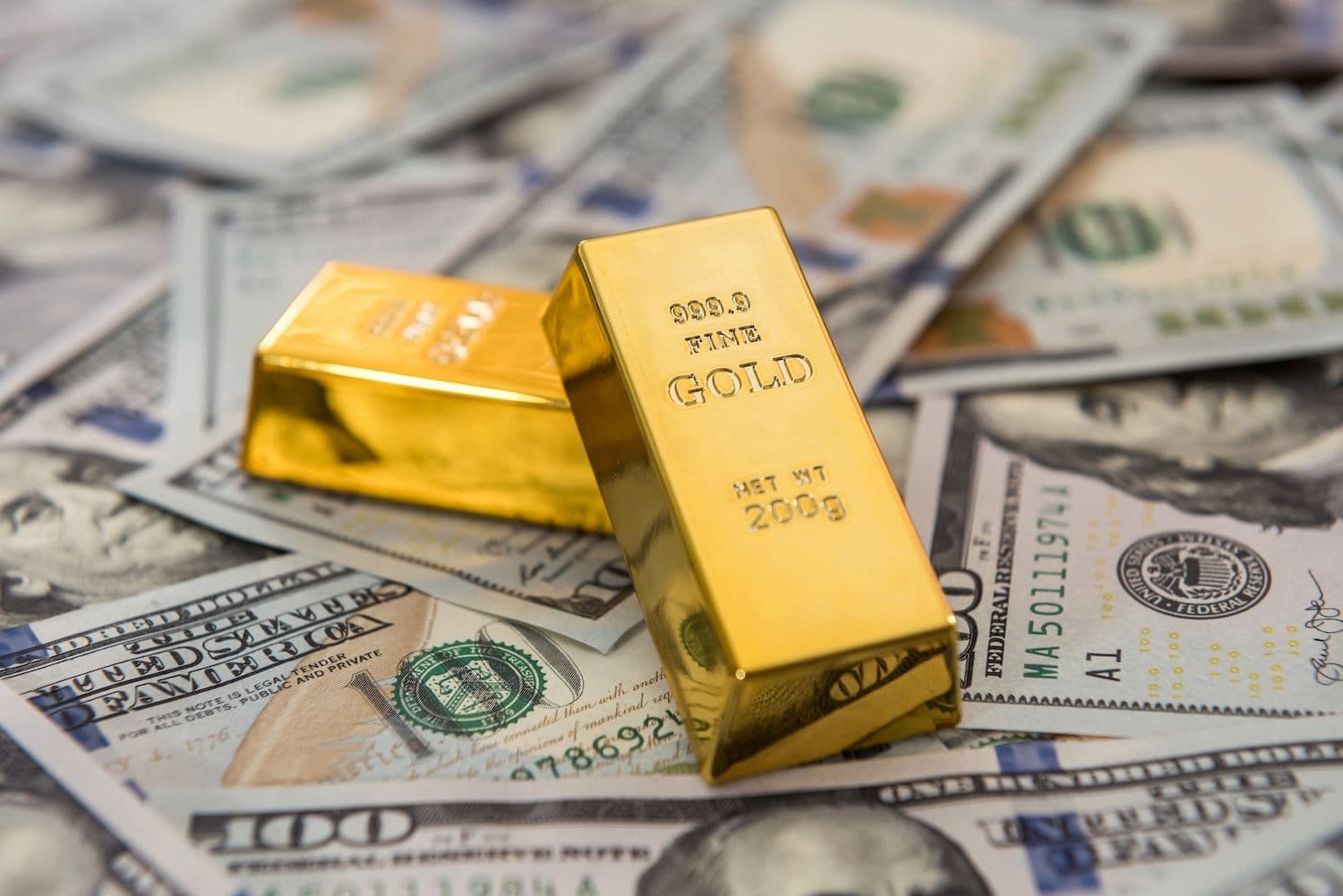 desktop-bitcoin-gold-relationship-points-to-dollar220000-price-target-analyst