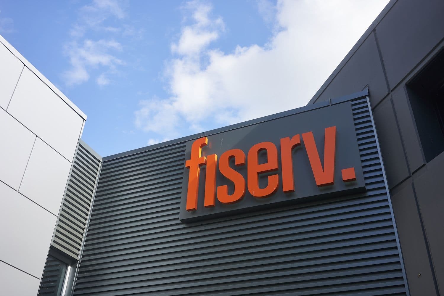 Fiserv, 10,000개의 은행을 위한 새로운 스테이블코인 플랫폼 위해 Circle, Solana와 협력
