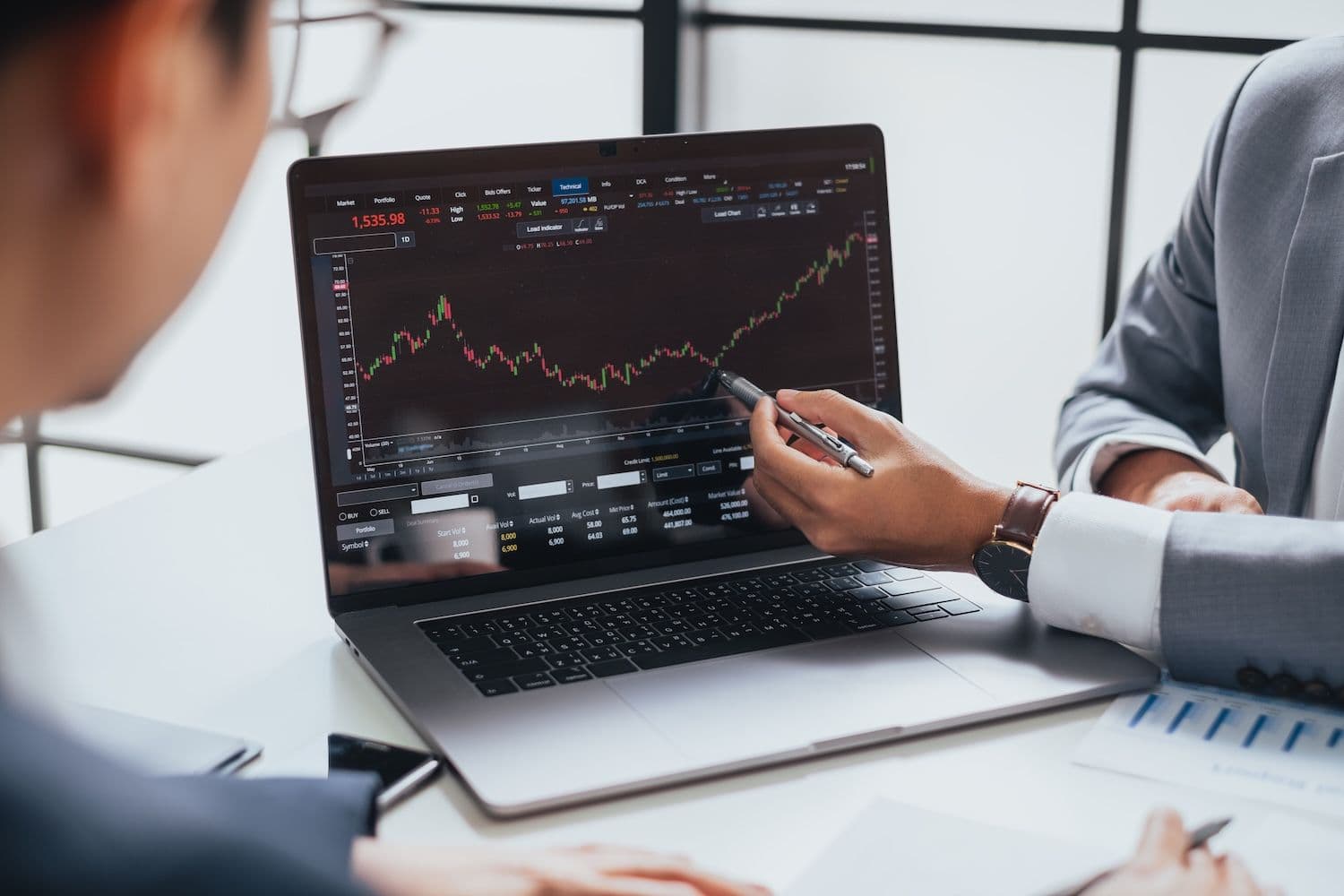 XRP, Ocak Zirvesi Sonrası $3 Desteğini Geri Kazandı, Teknik Eğilimler Ralliyi İşaret Ediyor
