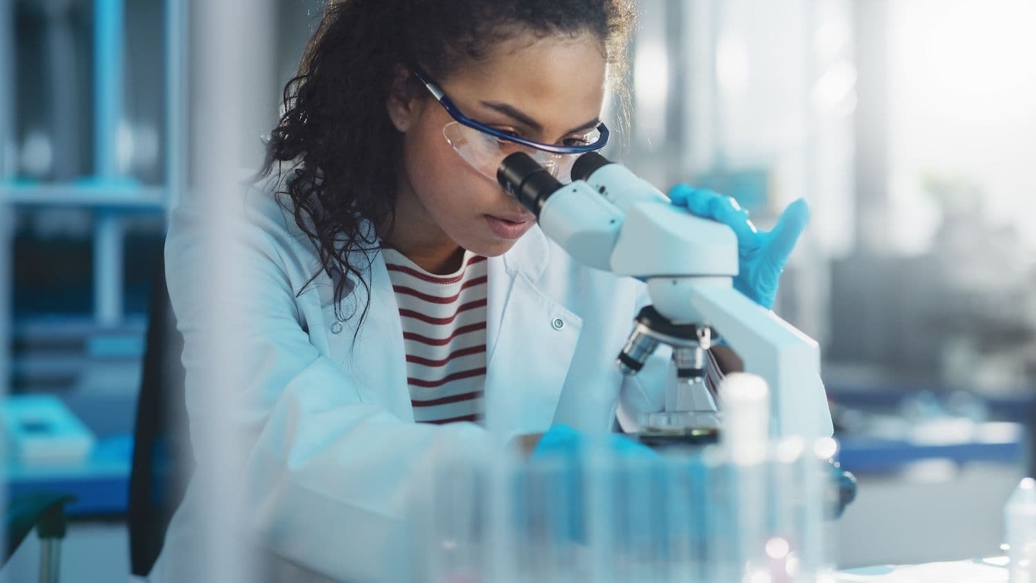 什么是去中心化科学：区块链如何革新科学研究
