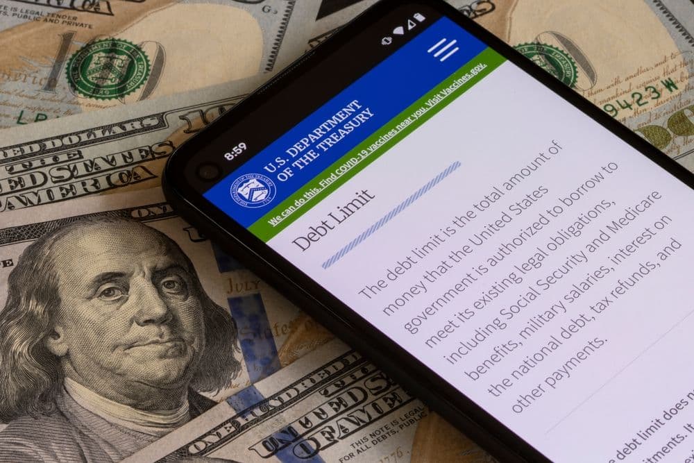 Kryzys długu USA może przyspieszyć wzrost Bitcoina jako globalnej waluty rezerwowej, ostrzega CEO Coinbase
