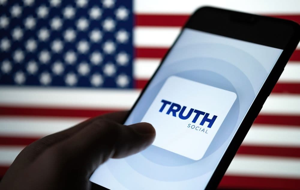Группа компаний Трампа представляет Truth Social Bitcoin ETF, стремится присоединиться к гонке крипто-ETF
