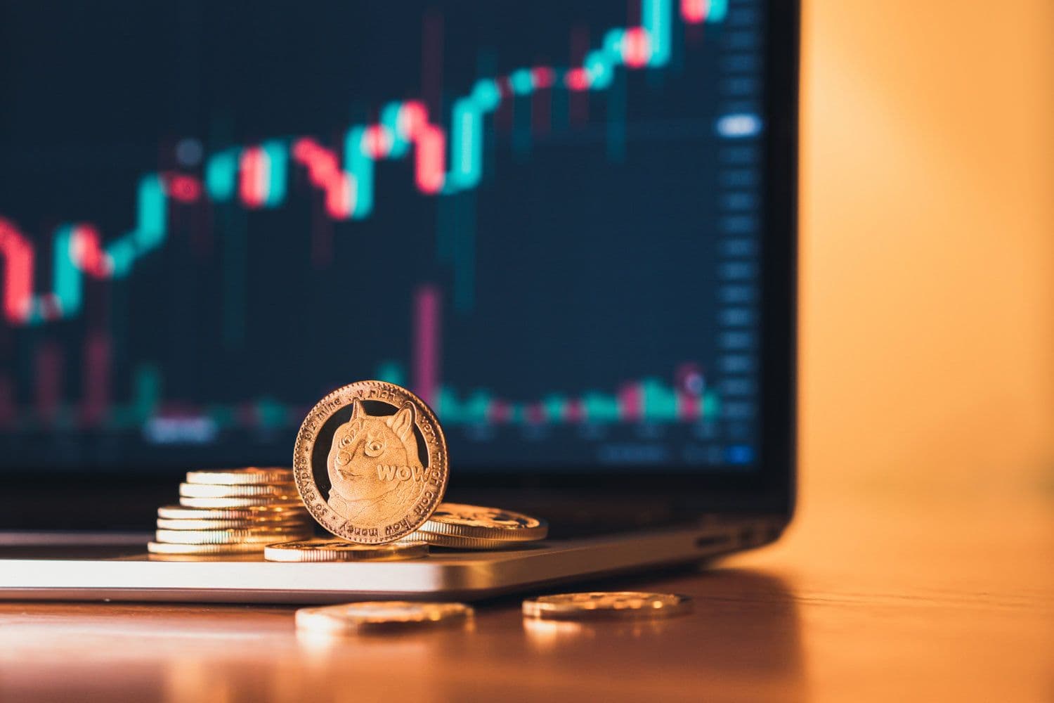 暗号市場のデイリーハイライト: Fartcoinが急上昇、Compoundが新たな動力源を見つける
