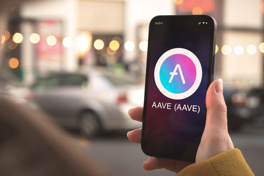 AAVE rompe resistência de $250 em alta de 24%, Interesse institucional cresce
