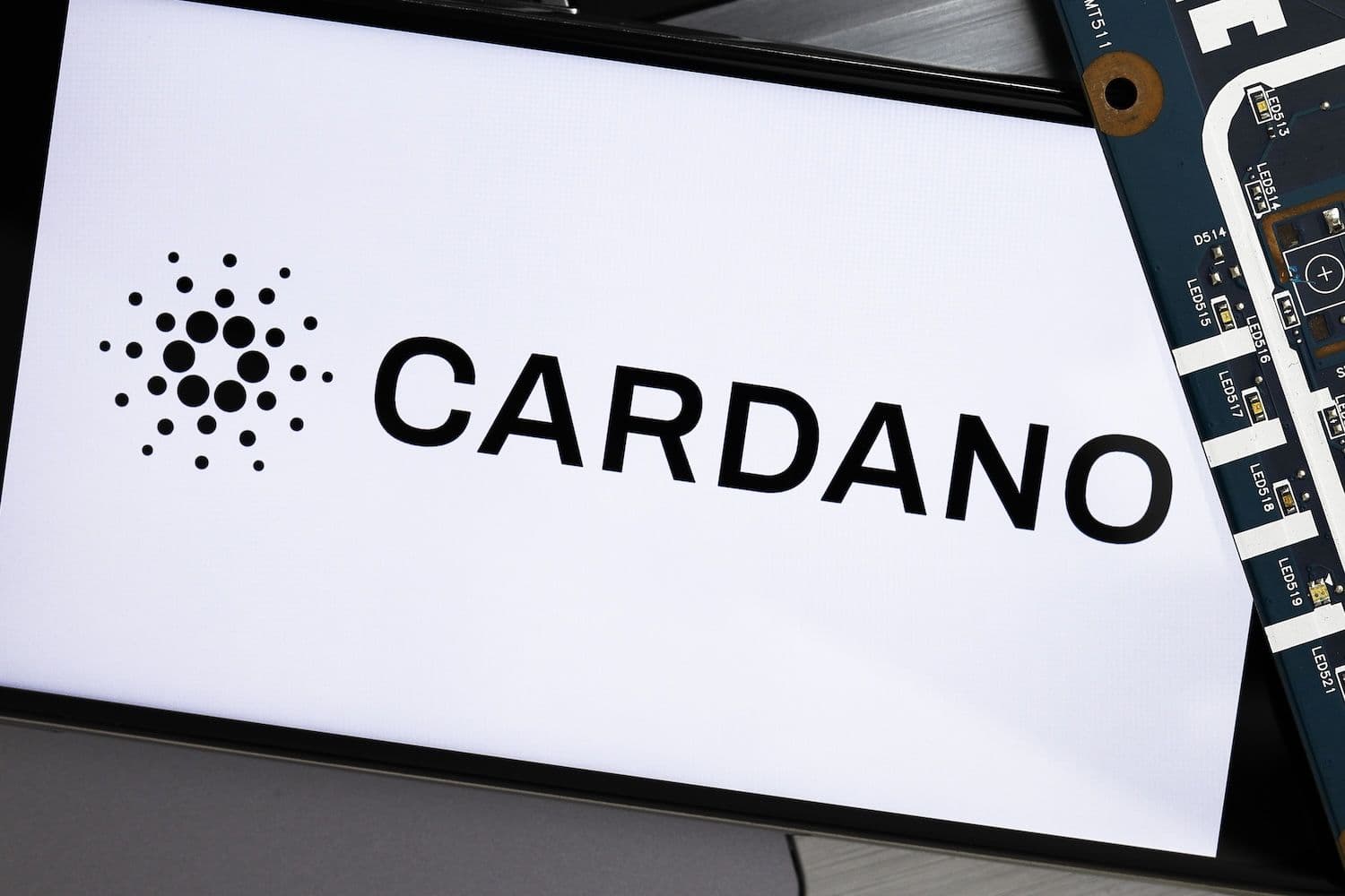 تسجيل جرايسكيل لصندوق كاردانو يعزز ADA بنسبة 15% وسط احتمالات موافقة 80%

