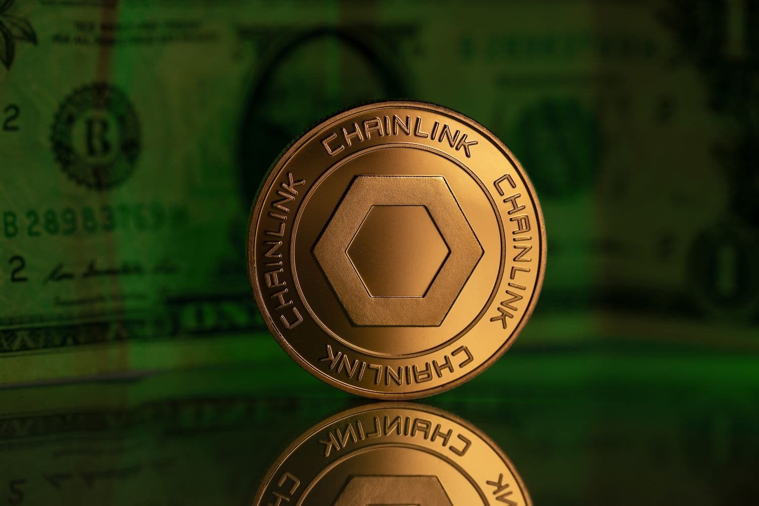 Chainlink corre risco de nova queda após traders moverem US$ 126 milhões em LINK para a Binance
