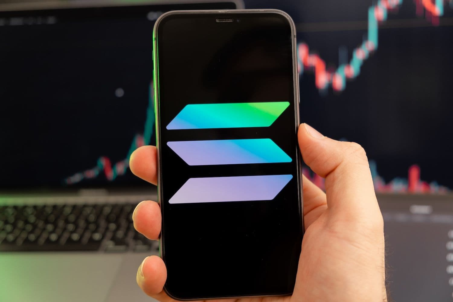 Solana Memantul dari $121 Namun Bull Butuh Lanjutan Kenaikan yang Lebih Kuat
