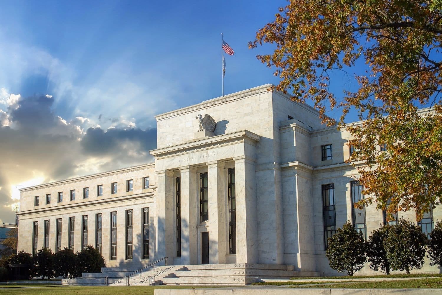 Fed 이사회, 주요 은행을 위한 130억 달러의 자본 완화 계획에 대해 분열
