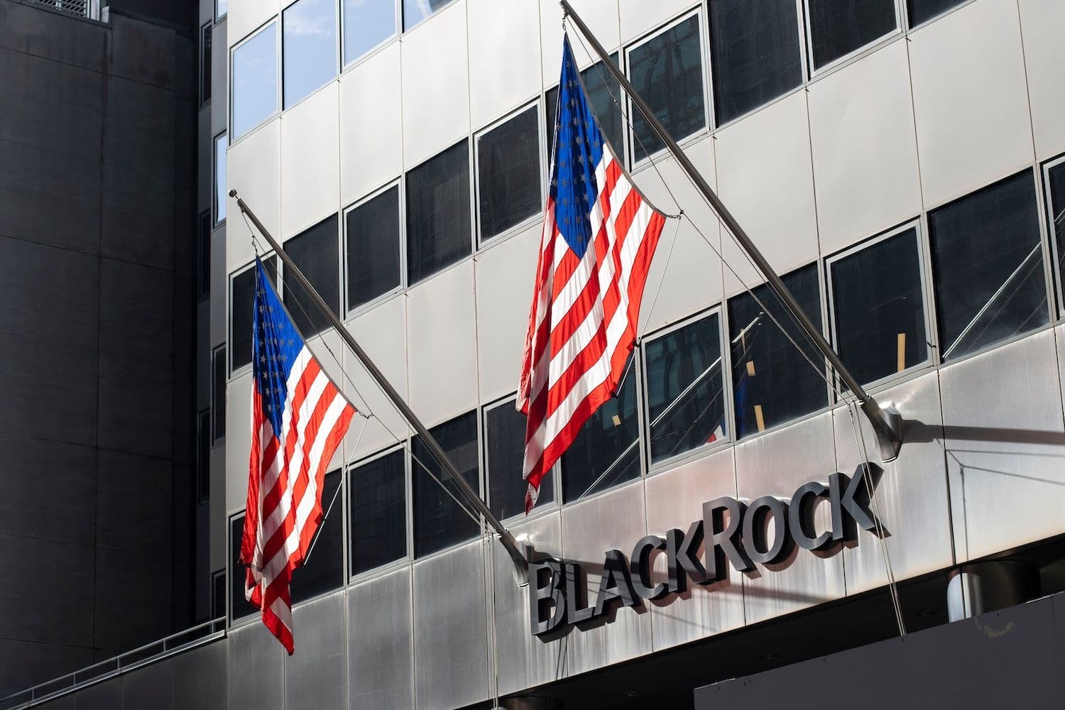 BlackRock Bitcoin ETF фіксує рекордний відтік $523M, оскільки екзодус у листопаді наближається до $3 мільярдів
