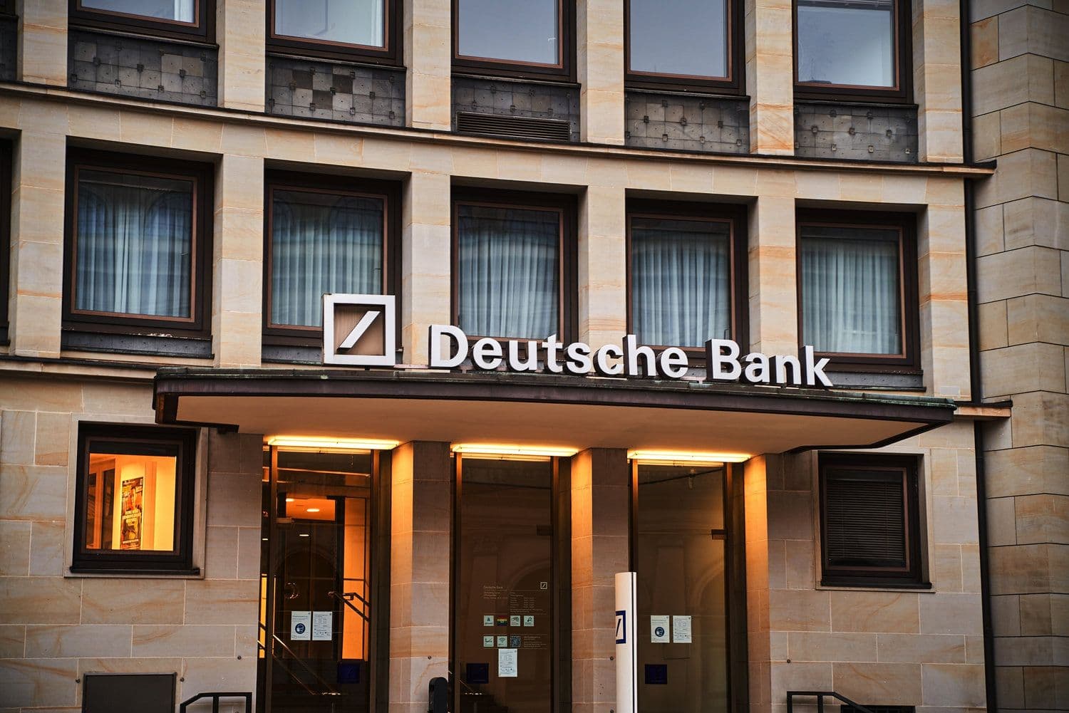 desktop-deutsche-bank-prévoit-une-baisse-du-dollar-voit-eurusd-à-130-dici-la-fin-de-la-décennie