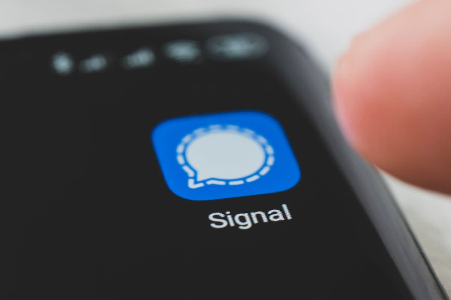 Signal chief warns that AI chatbots are not friends as privacy concerns grow around assistants (Image: Shutterstock)