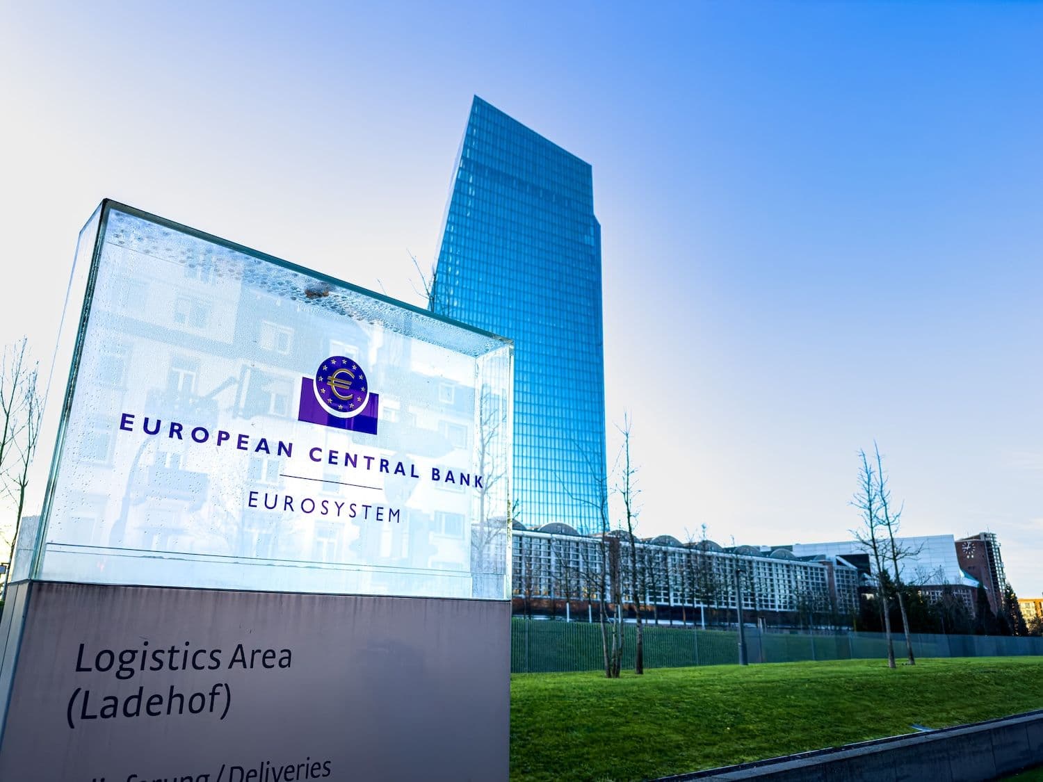 Banqueiro central europeu adverte que perdas com  criptomoedas podem prejudicar a confiança dos  clientes nos bancos
