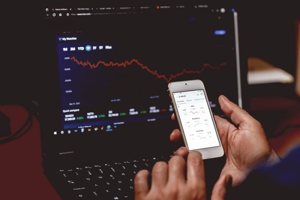 弱体化するドルと関税の懸念、34億ドルの暗号資産ファンドへの急襲を促進
