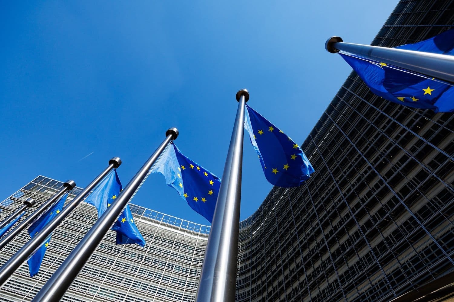 Autoridade Europeia Sinaliza Risco de 'Mal-entendido do Investidor' em Tokens de Ações em Blockchain
