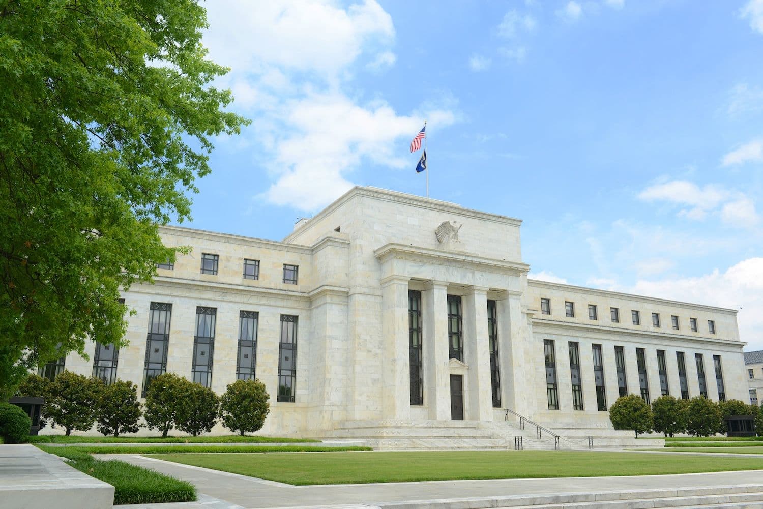 A pro-Bitcoin former governor narrowly cleared the top Fed job as digital assets held firm and a June rate test approached. (Image: Shutterstock)