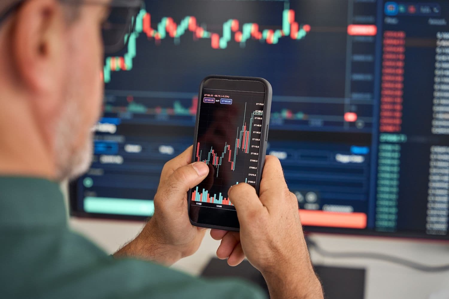 Біткоїн ETF фіксують другий поспіль тиждень з $2 мільярдами,  а Трамп підписує законопроєкт про криптовалюту
