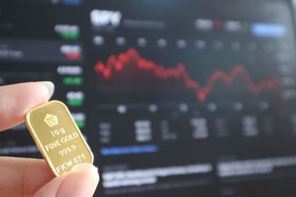 Bitcoin luta como refúgio seguro: pode a criptomoeda  competir com o ouro em meio a tensões no Oriente Médio?
