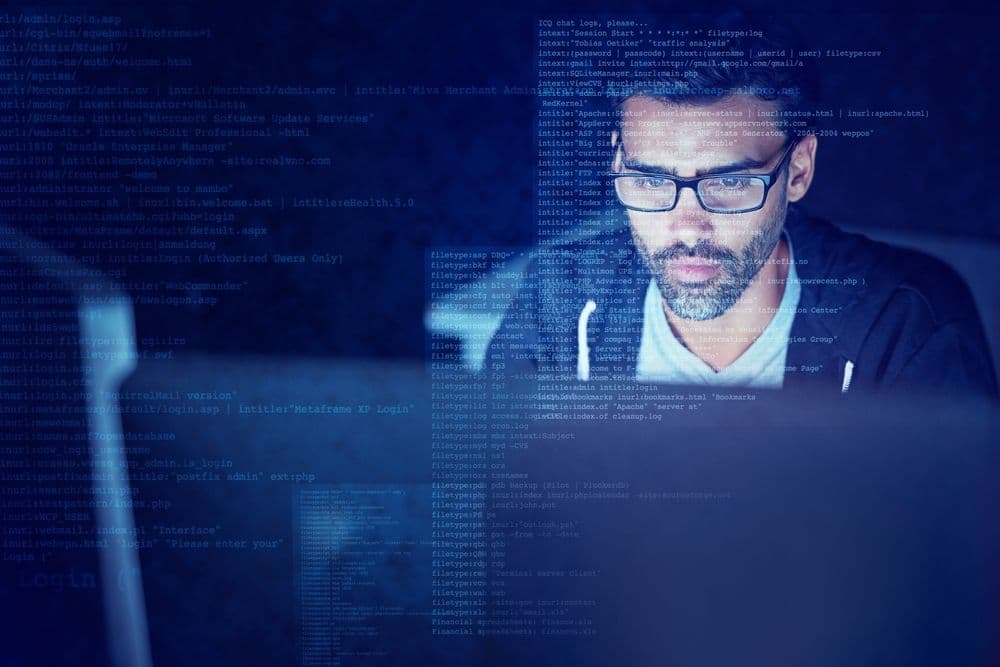 비트코인 사기꾼들이 2024년 $930억을 훔치다: FBI, AI 강화된 암호화폐  사기 수법 경고
