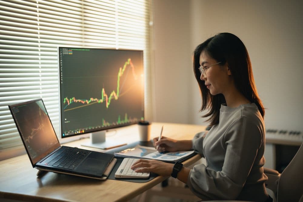 ETFs de Bitcoin voltam com força: influxo de $381M sinaliza demanda institucional crescente
