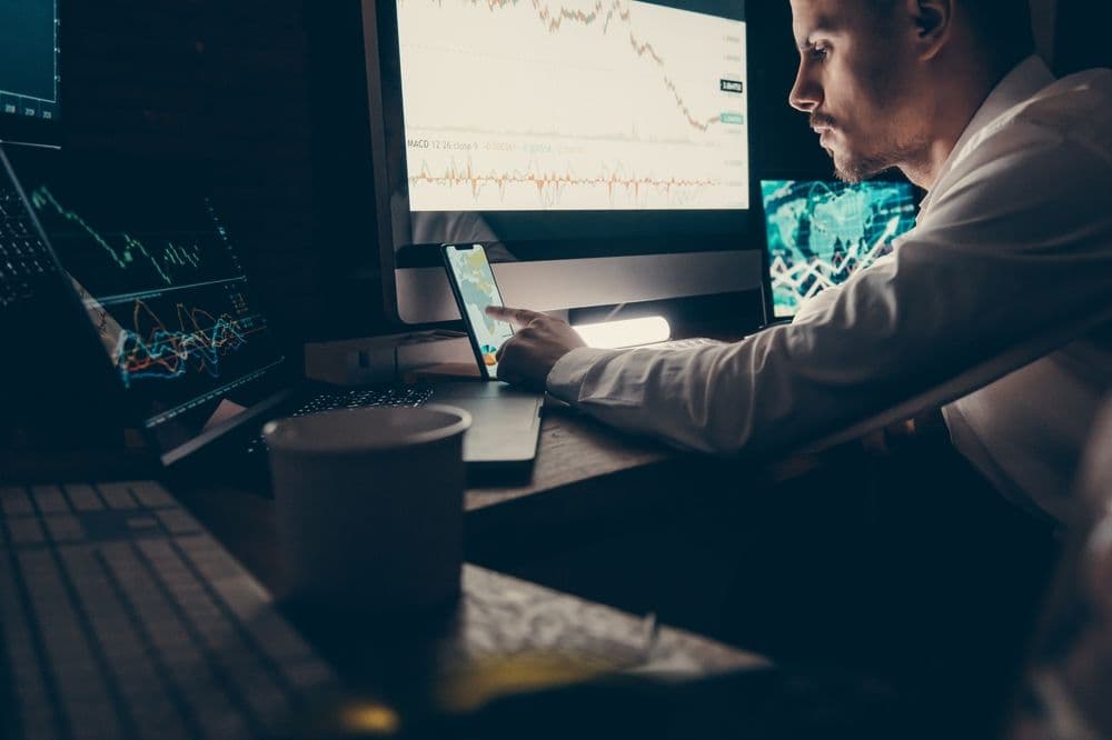 Bitcoin przekracza $2 biliony: silny popyt od nowych nabywców, słaba dynamika od profesjonalistów
