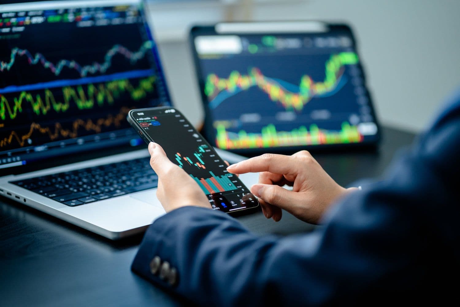 desktop-ビットコインが10万ドルに近づく中、ヘイズは2028年までに1百万ドルの価値を予測し、-財務省の操作を引用