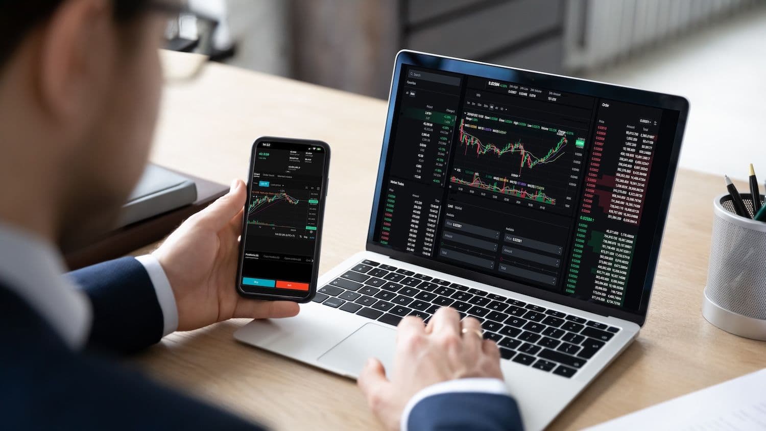 Traders de Bitcoin Protegem-se Contra Queda para $100.000 com Aumento das Tensões Geopolíticas
