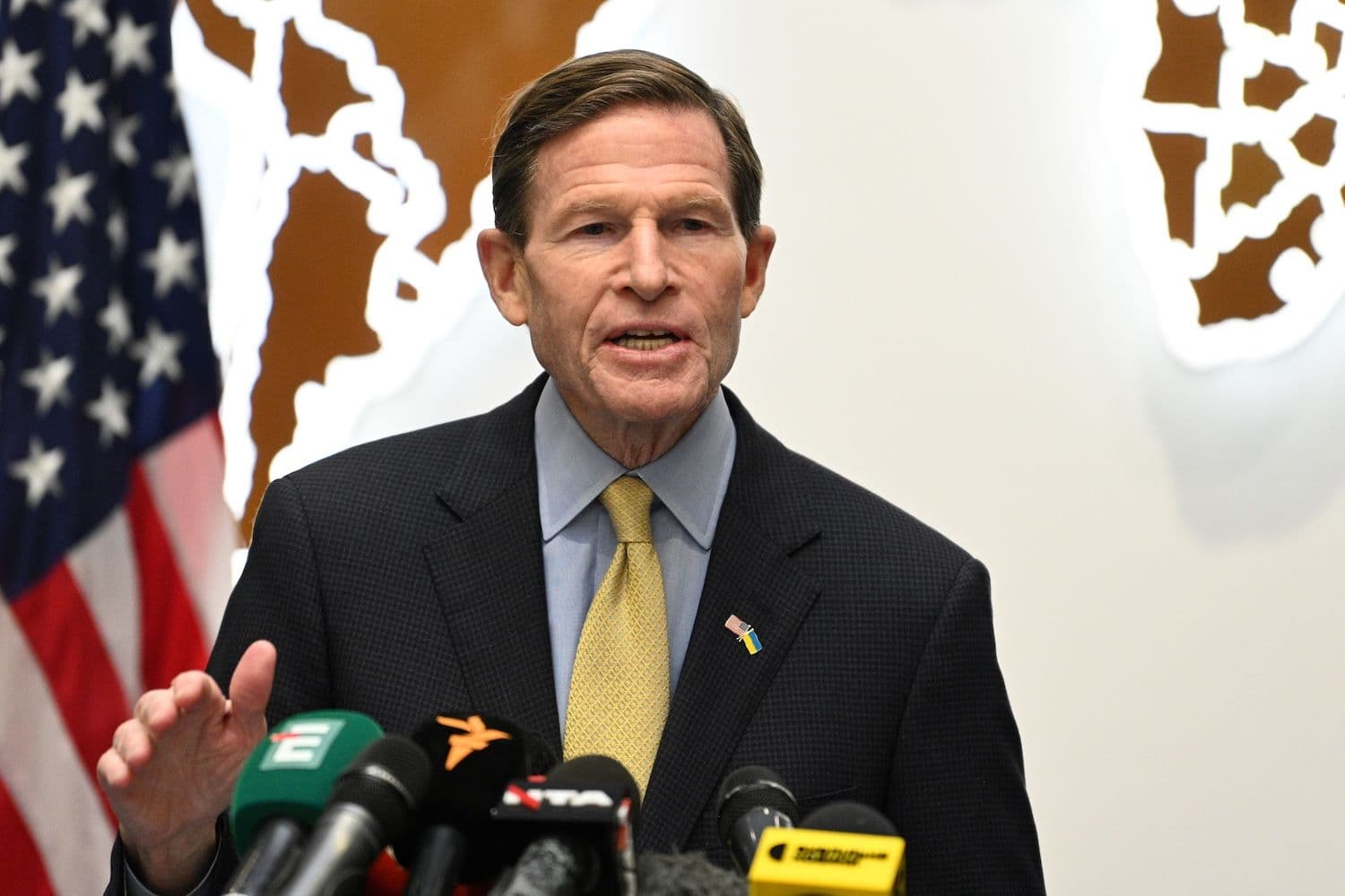 Sen. Richard Blumenthal asked Cantor Fitzgerald for records on a 5% Tether stake estimated at $10 billion (Image: Shutterstock)