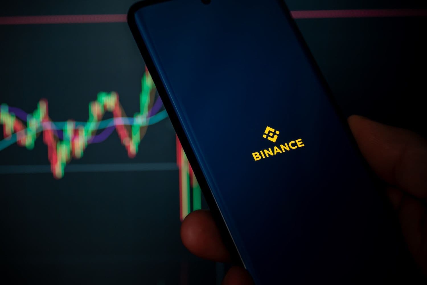 Binance chief CZ recounts the withdrawn Greek MiCA bid and the political clash he blames for stalling approval. (Image: Shutterstock)