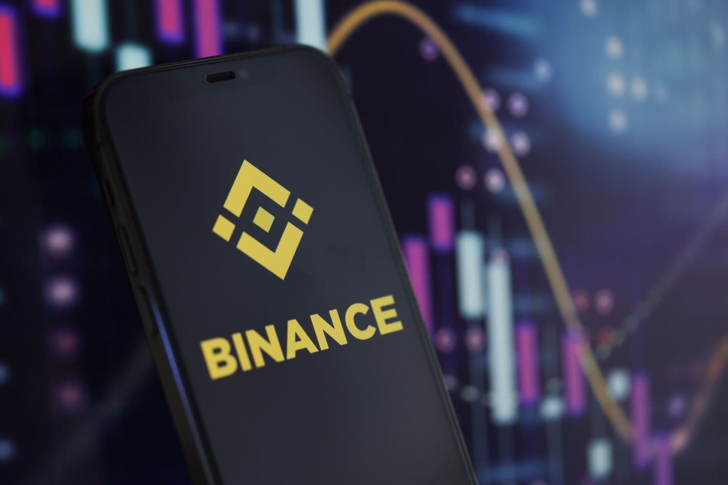 XRP เผชิญกับแรงกดดันจากการขายที่เพิ่มขึ้นเมื่อกิจกรรมของวาฬใน Binance  สูงสุดในปี 2025
