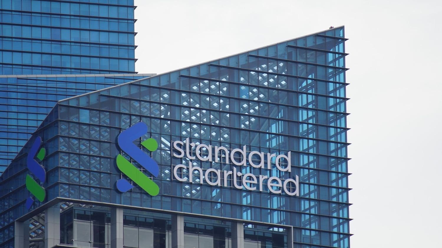 Standard Chartered, Gelişen Pazar Bankalarından Yılda 1 Trilyon Doların Stablecoinlere Akabileceği Konusunda Uyarıyor
