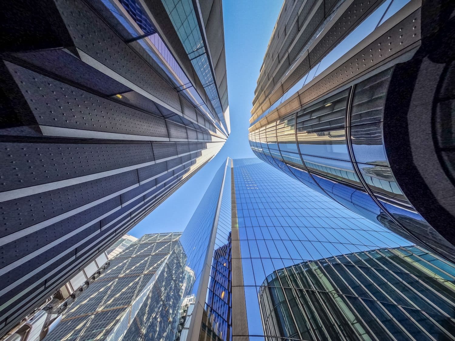 Jak regulacje na poziomie bankowym mogą kształtować przyszłość stablecoinów
