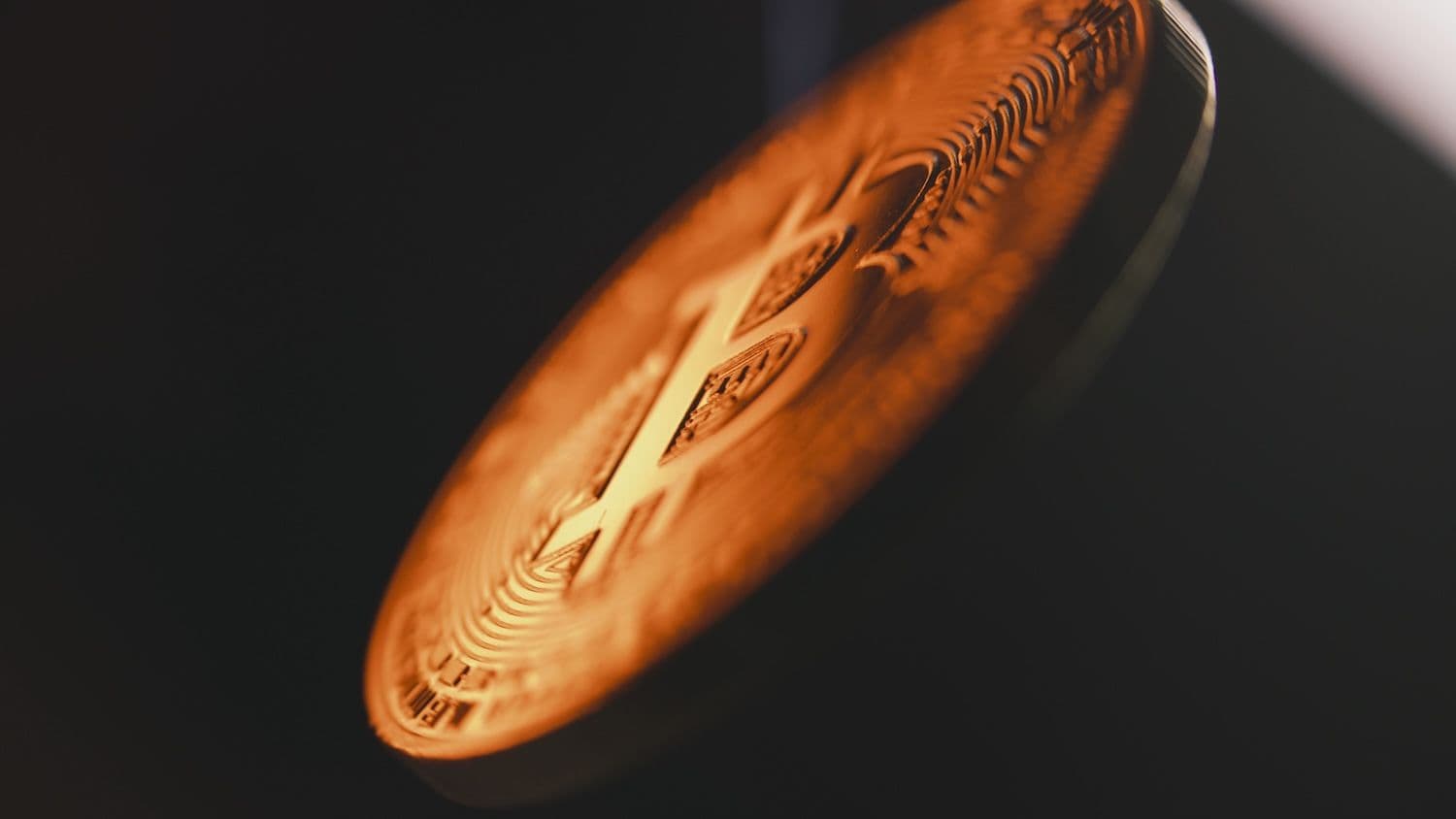 Rising exchange reserves put Bitcoin’s $62,000 support under pressure while U.S. demand stays weak (Image: Shutterstock)
