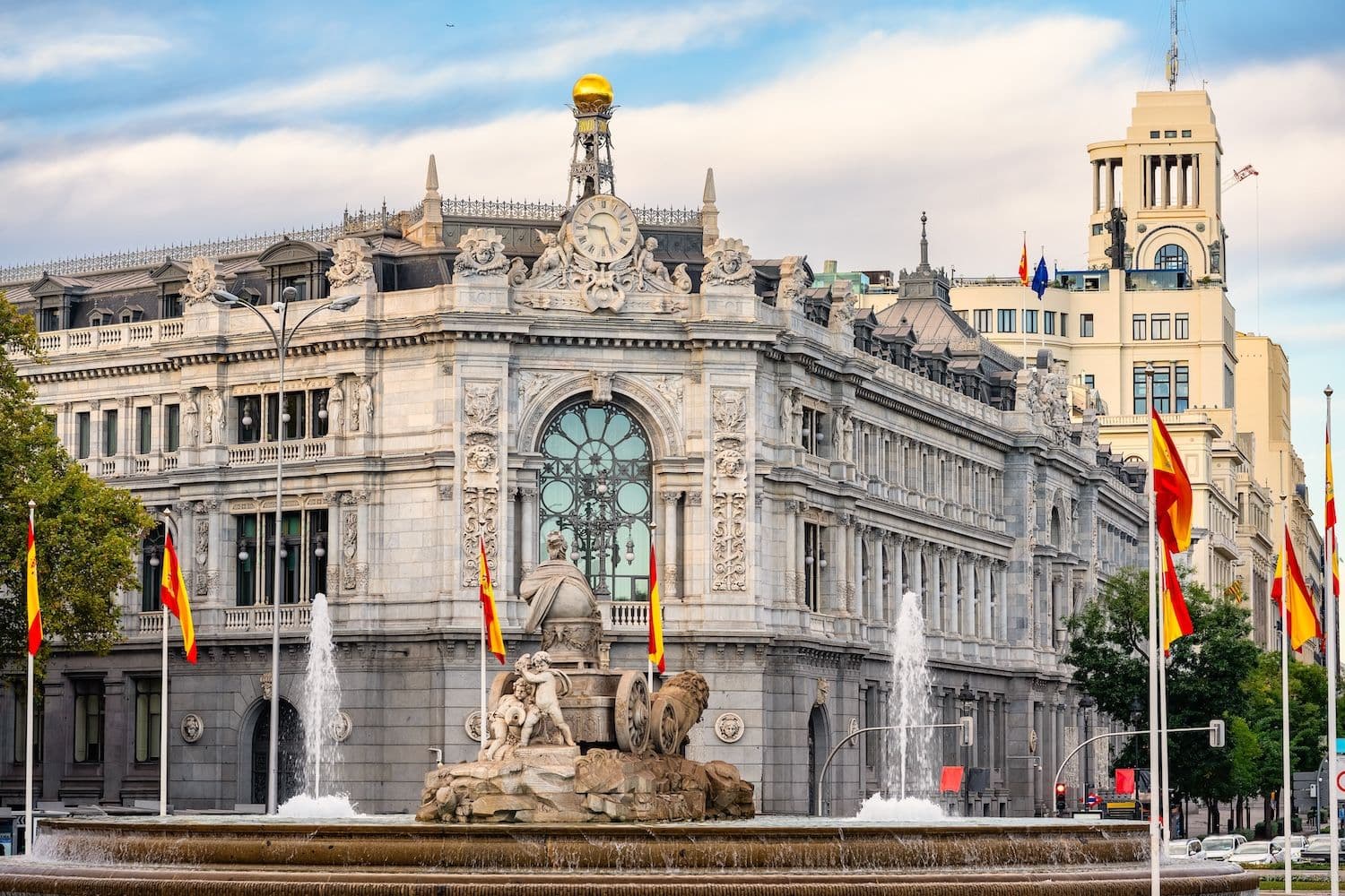 Le parti Sumar en Espagne propose un taux d’imposition de 47 % sur les profits en cryptomonnaies, suscitant des critiques
