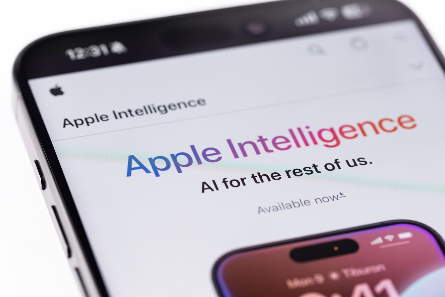 A rented Google model sits at the center of Siri, and the September release decides how the market crown holds. (Image: Shutterstock)
