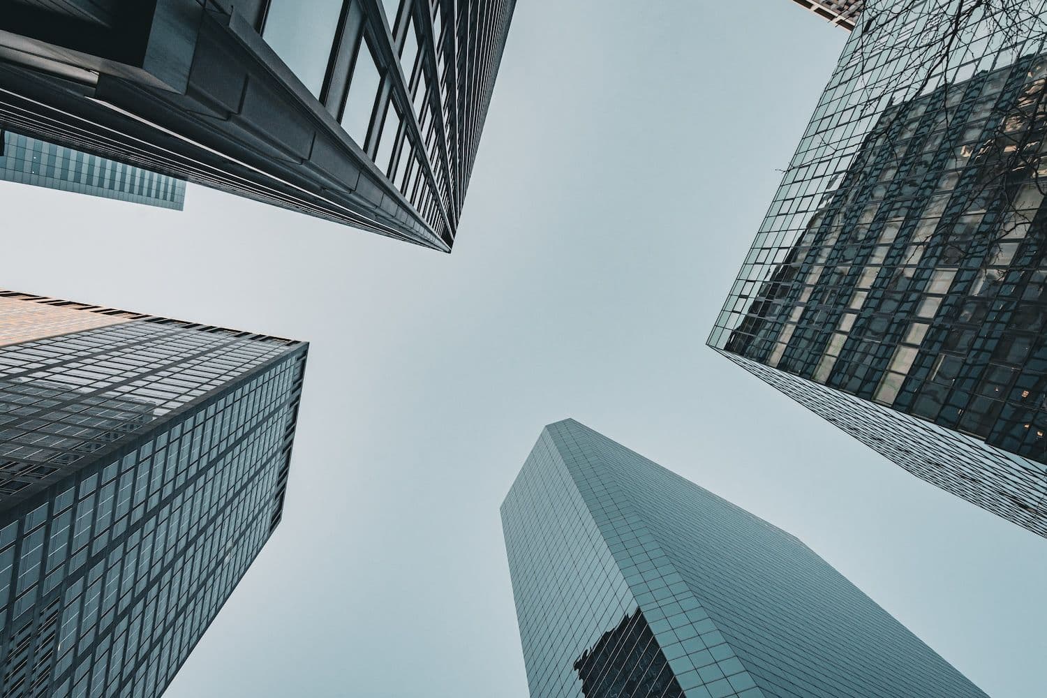 Wall Street’s $3 trillion AI financing debate pits Tom Lee against Michael Burry over Enron risk (Image: Shutterstock)