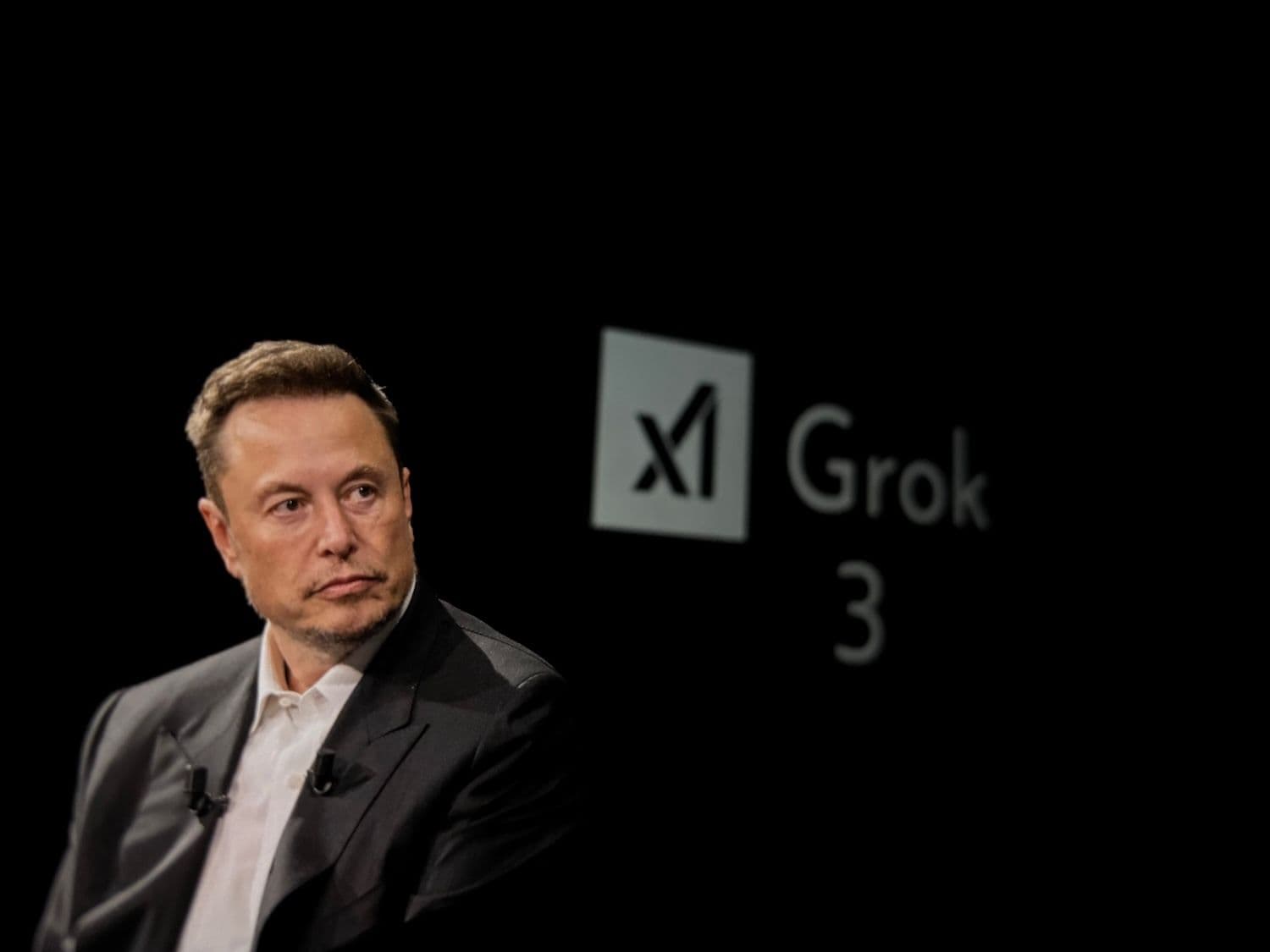 desktop-ai-tokens-plunge-7-as-elon-musk-files-antitrust-lawsuit-against-apple-and-openai