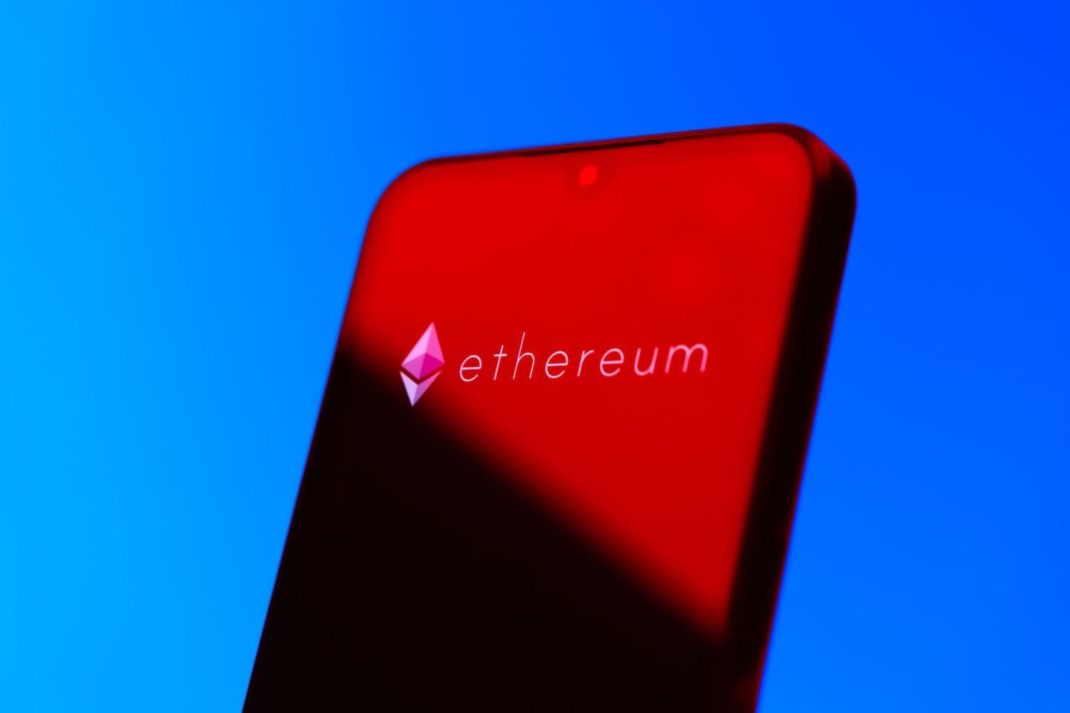 انخفض الإيثريوم بنسبة 10% بعد أن قام حوت خامد بنقل 313 مليون دولار إلى البورصة
